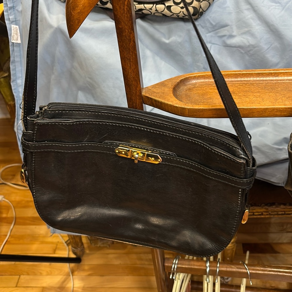 BROWN’s Leather Bag With Turn Lock. Pockets
